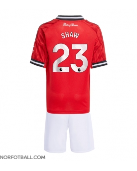 Billige Fotballdrakt Manchester United Luke Shaw #23 Replika Hjemmedraktsett Barn 2025-26 Kortermet (med bukser)